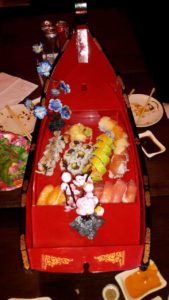 1. runde af sushi'en er serveret